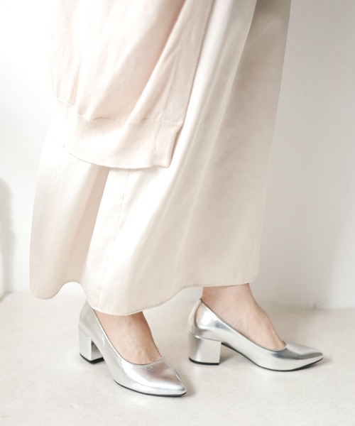 SESTO(セスト)の「かかとがパカパカしにくい!ポインテッドトゥチャンキーヒールパンプス(パンプス・レディース・ブラック/アイボリー/グレイッシュベージュ/シルバー/キャメル・22.5cm/23.0cm/23.5cm/24.0cm/24.5cm/25.0cm/21.5cm/22.0cm)」の16枚目の写真