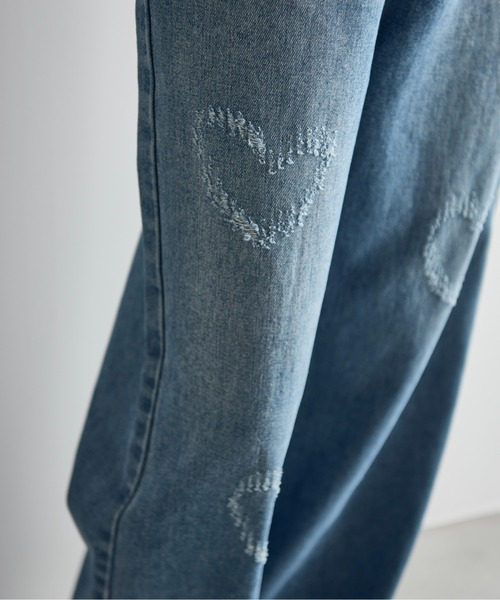 THE YOn(ザヨン)の「ハートダメージデニムパンツ(デニムパンツ・レディース・ブラック/ブルー・S/M)」の8枚目の写真
