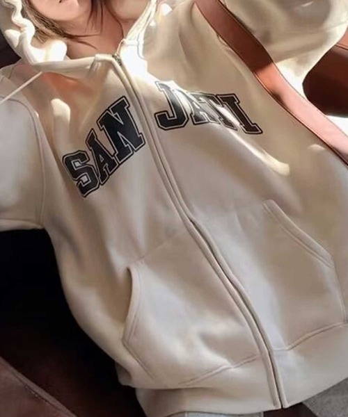 SPIGA（スピーガ）の「ｵｰﾊﾞｰｻｲｽﾞﾛｺﾞﾌﾟﾘﾝﾄｼﾞｯﾌﾟｱｯﾌﾟﾊﾟｰｶｰ（パーカー・レディース・アイボリー/ブラック/グレー・FREE）」の2枚目の写真