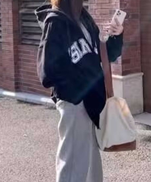 SPIGA（スピーガ）の「ｵｰﾊﾞｰｻｲｽﾞﾛｺﾞﾌﾟﾘﾝﾄｼﾞｯﾌﾟｱｯﾌﾟﾊﾟｰｶｰ（パーカー・レディース・アイボリー/ブラック/グレー・FREE）」の4枚目の写真