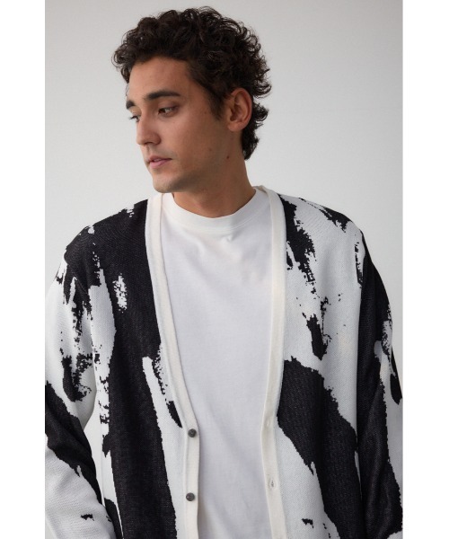 AZUL by moussy(アズールバイマウジー)の「総柄スリムフィットカーディガン(カーディガン/ボレロ・メンズ・ホワイト系その他/ブルー系その他3/ブラック系その他・LARGE/MEDIUM)」の4枚目の写真