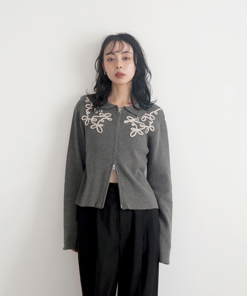 LIAN(リアン)の「コード刺繍ポロニットカーディガン(カーディガン/ボレロ・レディース・モカ/チャコールグレー/ブラック/カーキ・FREE)」の5枚目の写真