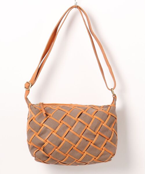 zucchero(ズッケロ)の「キャンバス×カウレザー ショルダーバッグ ズッケロ(ショルダーバッグ・レディース・ブラウン/ネイビー/ベージュ・FREE)」の2枚目の写真