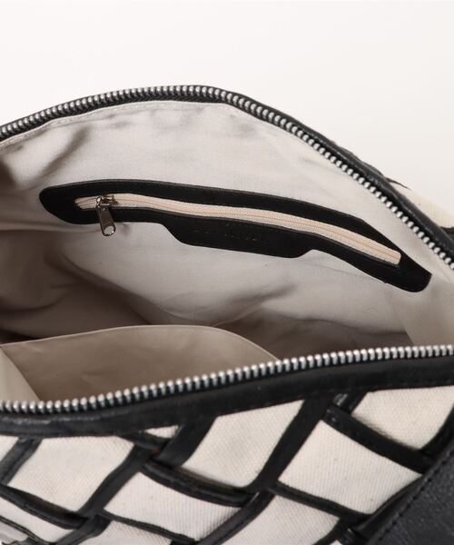 zucchero(ズッケロ)の「キャンバス×カウレザー ショルダーバッグ ズッケロ(ショルダーバッグ・レディース・ブラウン/ネイビー/ベージュ・FREE)」の20枚目の写真