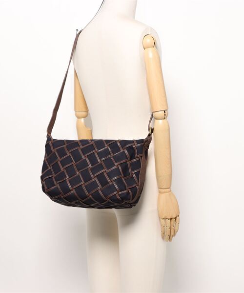 zucchero(ズッケロ)の「キャンバス×カウレザー ショルダーバッグ ズッケロ(ショルダーバッグ・レディース・ブラウン/ネイビー/ベージュ・FREE)」の21枚目の写真