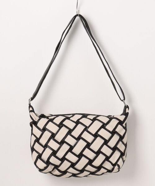 zucchero(ズッケロ)の「キャンバス×カウレザー ショルダーバッグ ズッケロ(ショルダーバッグ・レディース・ブラウン/ネイビー/ベージュ・FREE)」の16枚目の写真