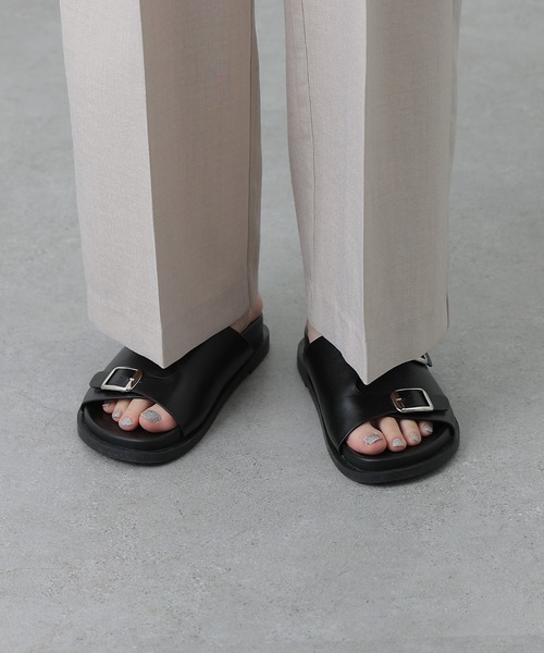 COLONY 2139（コロニートゥーワンスリーナイン）の「ワイドアッパーサンダル（サンダル・レディース・グレー/ブラック・LARGE/MEDIUM）」の13枚目の写真