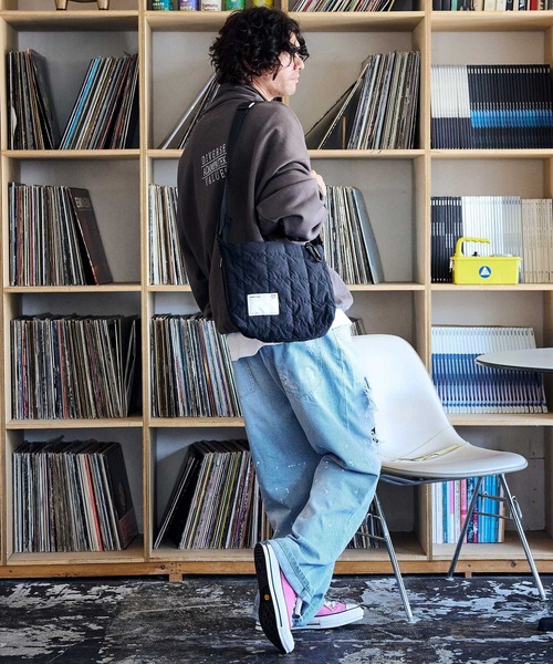 ARCHIVER(アーカイバ)の「【RS】【ADAMPATEK】square quilt middle shoulder bag/スクエアキルトミディアムショルダーバッグ(ショルダーバッグ・メンズ・ブラック/グレー・FREE)」の21枚目の写真