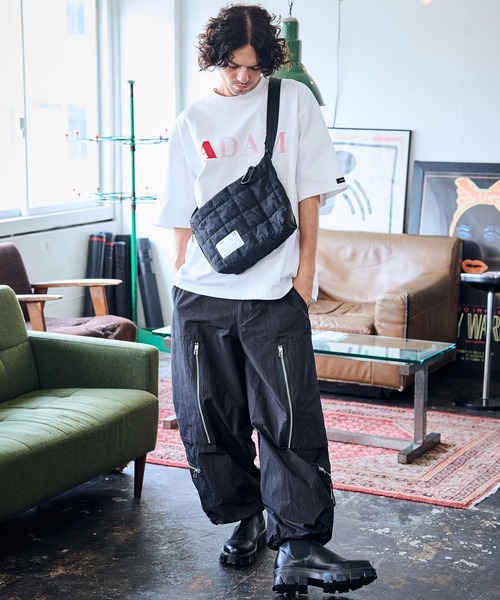ARCHIVER(アーカイバ)の「【RS】【ADAMPATEK】square quilt middle shoulder bag/スクエアキルトミディアムショルダーバッグ(ショルダーバッグ・メンズ・ブラック/グレー・FREE)」の19枚目の写真