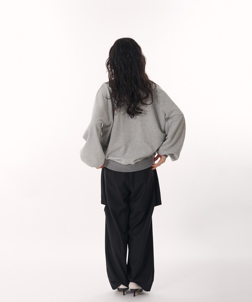 MUHET(ミュエータ)の「synthetic leather logo volume sweatshirt / 合皮ロゴボリュームスウェット(スウェット・レディース・ブラウン/杢グレー・FREE)」の13枚目の写真