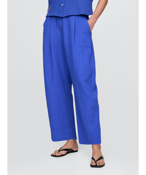 GAP（ギャップ）の「クリンクルガーゼ イージー バレルパンツ（その他パンツ・レディース・ブラック/ブラウン/ピンク/ブルー/グリーン・XXS/M/L/XS/S）」の4枚目の写真