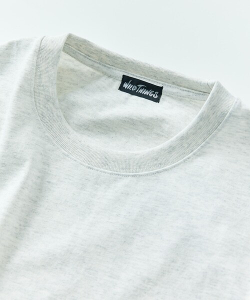 FREAK'S STORE（フリークスストア）の「限定展開 WILD THINGS×FREAK'S STORE/ワイルドシングス 別注 ビッグシルエット ロゴバックプリント クルーネック Tシャツ/リフレクタープリント（Tシャツ/カットソー・メンズ・アッシュグレー/ブラック/グレイッシュベージュ/ホワイト・SMALL/MEDIUM/LARGE）」の9枚目の写真