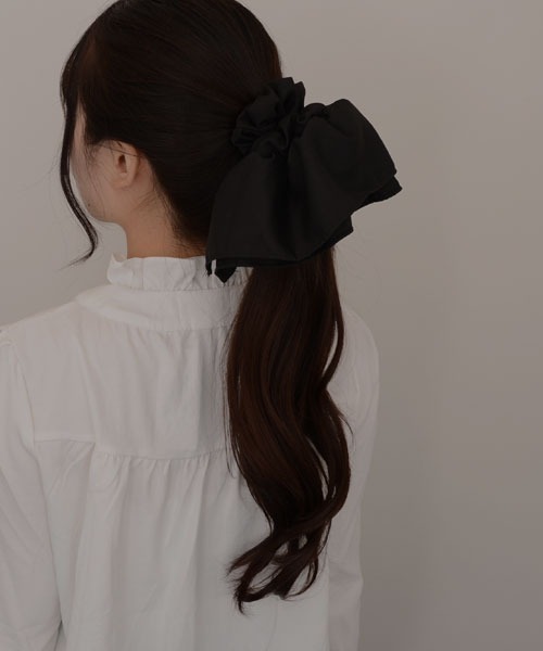 VIBGYOR Women（ヴィブジョー　ウィメン）の「【resonance】ギャザーデザイン シンプル ビッグシュシュ（シュシュ・レディース・ブラック・FREE）」の4枚目の写真