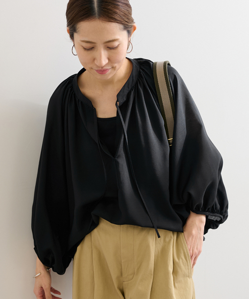 美品 フレームワーク シアー 黒 ギャザーブラウス ゆったり袖口ゴム ゆったり セール】デザインギャザーブラウス（シャツ/ブラウス