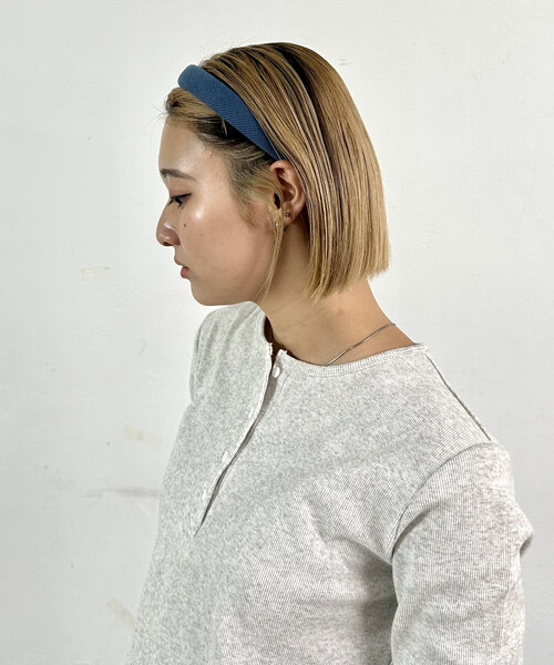 WHO'S WHO gallery（フーズフーギャラリー）の「ベーシックカチューシャ（その他ヘアアクセサリー・レディース・ブルー/ブラック/チャコールグレー・FREE）」の5枚目の写真