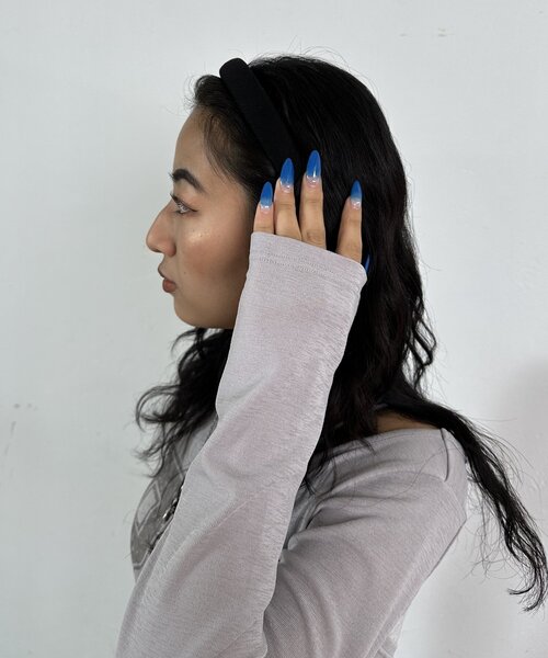 WHO'S WHO gallery（フーズフーギャラリー）の「ベーシックカチューシャ（その他ヘアアクセサリー・レディース・ブルー/ブラック/チャコールグレー・FREE）」の6枚目の写真