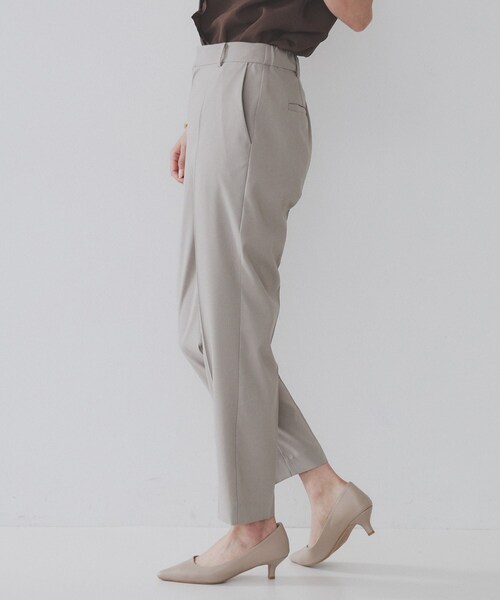 OPAQUE.CLIP（オペークドットクリップ）の「ストレッチリネンライク美脚テーパードパンツ【洗濯機洗い可/吸水速乾】（その他パンツ・レディース・ピンク/ネイビー/ブラック/ブラウン系その他・36/38/40/42）」の5枚目の写真