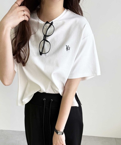 YOUING.(ユイン)の「アナグラムロゴ刺繍Tシャツ(Tシャツ/カットソー・レディース・ブラック/モカ/オフホワイト・LARGE/MEDIUM)」の2枚目の写真