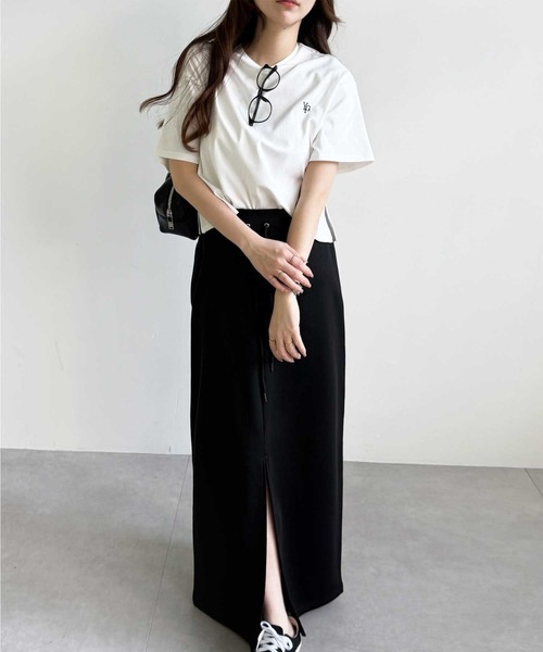 YOUING.(ユイン)の「アナグラムロゴ刺繍Tシャツ(Tシャツ/カットソー・レディース・ブラック/モカ/オフホワイト・LARGE/MEDIUM)」の22枚目の写真
