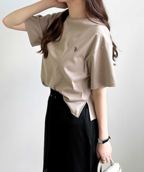 YOUING.(ユイン)の「アナグラムロゴ刺繍Tシャツ(Tシャツ/カットソー・レディース・ブラック/モカ/オフホワイト・LARGE/MEDIUM)」の10枚目の写真