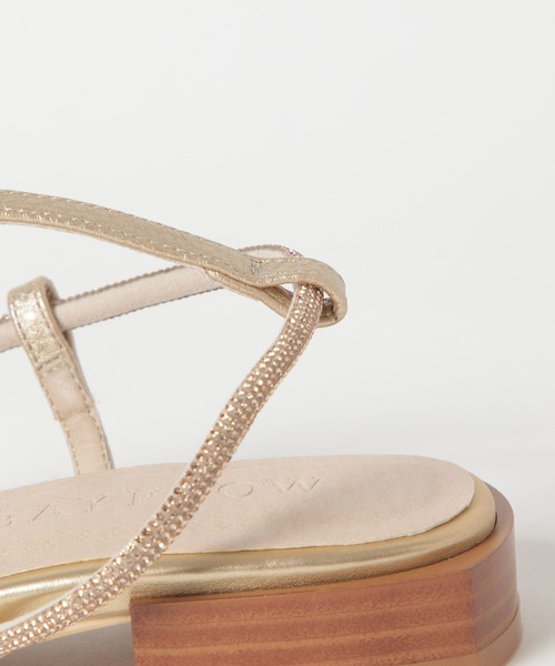 BAYFLOW(ベイフロー)の「スパークルストラップサンダル(サンダル・レディース・ブラック/ゴールド・LARGE/MEDIUM)」の11枚目の写真