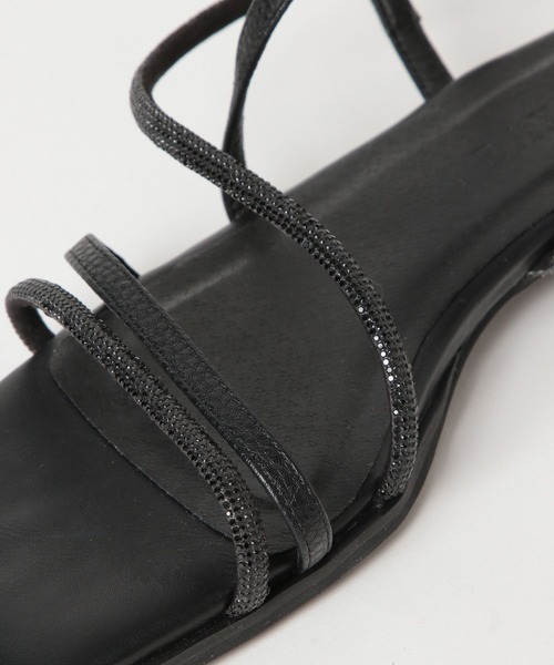 BAYFLOW(ベイフロー)の「スパークルストラップサンダル(サンダル・レディース・ブラック/ゴールド・LARGE/MEDIUM)」の15枚目の写真