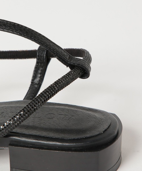 BAYFLOW(ベイフロー)の「スパークルストラップサンダル(サンダル・レディース・ブラック/ゴールド・LARGE/MEDIUM)」の16枚目の写真