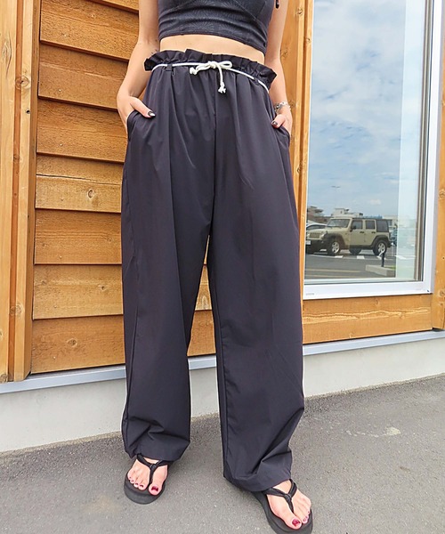 ROXY（ロキシー）の「YES SEA PANTS /ロキシー水陸両用ストレッチUVカット速乾塩素対応ドローコード付きワイドパンツ（水着）（ラッシュガード・レディース・ベージュ/ブラック・MEDIUM/LARGE/SMALL）」の2枚目の写真
