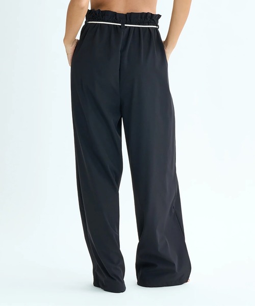 ROXY（ロキシー）の「YES SEA PANTS /ロキシー水陸両用ストレッチUVカット速乾塩素対応ドローコード付きワイドパンツ（水着）（ラッシュガード・レディース・ベージュ/ブラック・MEDIUM/LARGE/SMALL）」の3枚目の写真