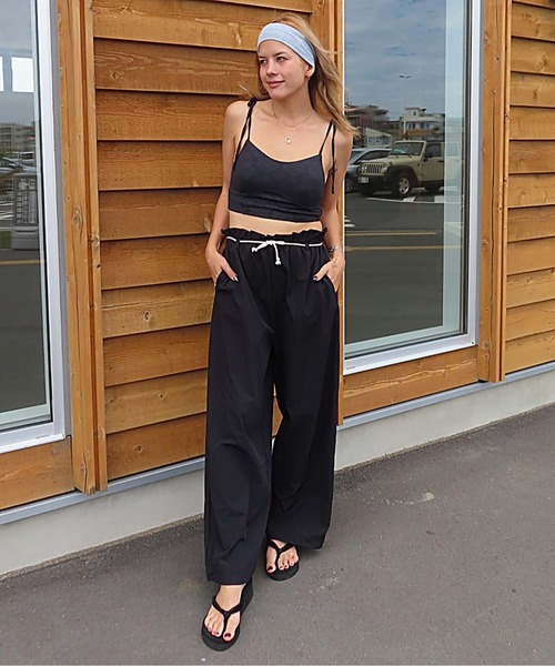 ROXY（ロキシー）の「YES SEA PANTS /ロキシー水陸両用ストレッチUVカット速乾塩素対応ドローコード付きワイドパンツ（水着）（ラッシュガード・レディース・ベージュ/ブラック・MEDIUM/LARGE/SMALL）」の22枚目の写真