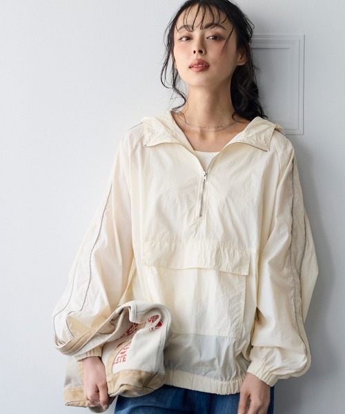 SMILE LAND（スマイルランド）の「＜大きいサイズ＞エアーナイロン配色パイピングアノラックパーカー（はっ水）（ナイロンジャケット・レディース・アイボリー/モカ/ブラック・L/LL/3L/4L/5L）」の2枚目の写真