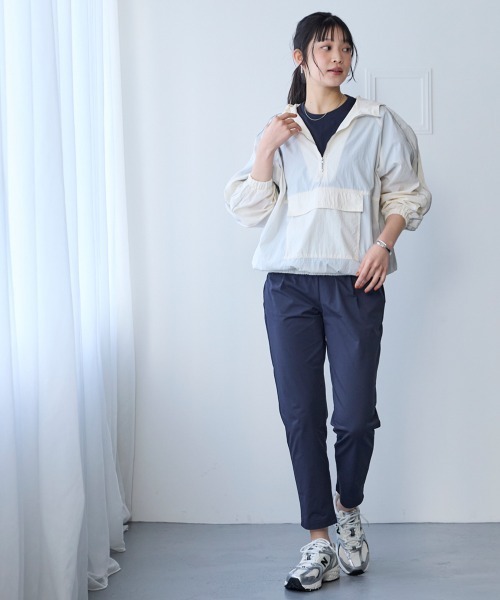 SMILE LAND（スマイルランド）の「＜大きいサイズ＞エアーナイロン配色パイピングアノラックパーカー（はっ水）（ナイロンジャケット・レディース・アイボリー/モカ/ブラック・L/LL/3L/4L/5L）」の8枚目の写真