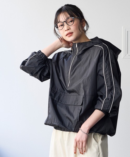 SMILE LAND（スマイルランド）の「＜大きいサイズ＞エアーナイロン配色パイピングアノラックパーカー（はっ水）（ナイロンジャケット・レディース・アイボリー/モカ/ブラック・L/LL/3L/4L/5L）」の9枚目の写真