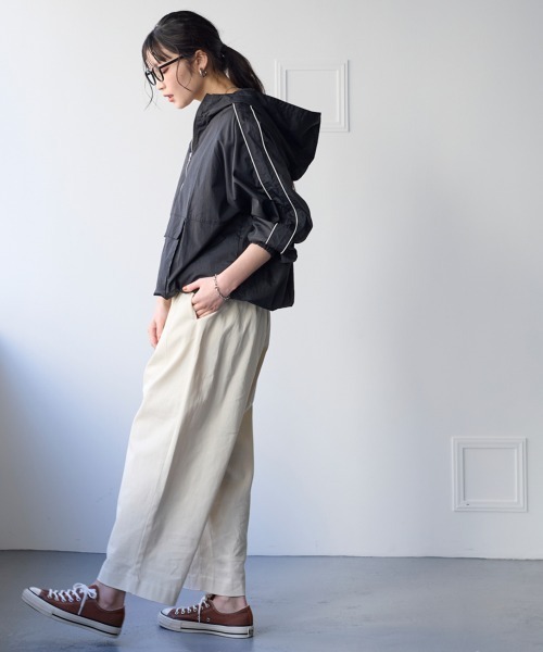 SMILE LAND（スマイルランド）の「＜大きいサイズ＞エアーナイロン配色パイピングアノラックパーカー（はっ水）（ナイロンジャケット・レディース・アイボリー/モカ/ブラック・L/LL/3L/4L/5L）」の10枚目の写真