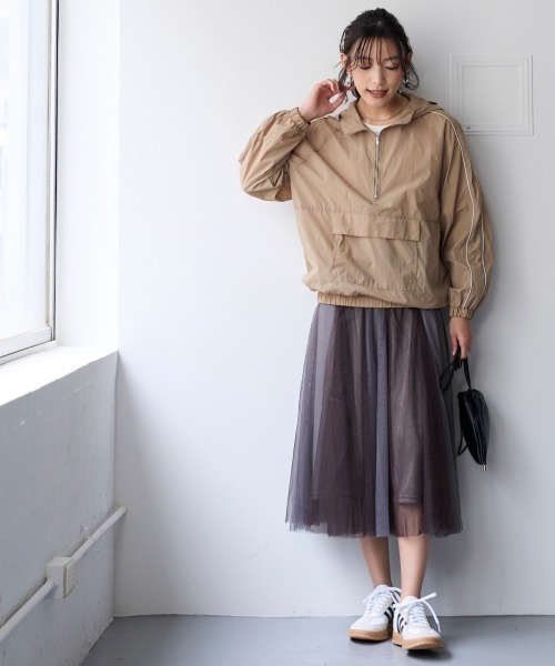 SMILE LAND（スマイルランド）の「＜大きいサイズ＞エアーナイロン配色パイピングアノラックパーカー（はっ水）（ナイロンジャケット・レディース・アイボリー/モカ/ブラック・L/LL/3L/4L/5L）」の12枚目の写真