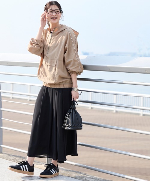 SMILE LAND（スマイルランド）の「＜大きいサイズ＞エアーナイロン配色パイピングアノラックパーカー（はっ水）（ナイロンジャケット・レディース・アイボリー/モカ/ブラック・L/LL/3L/4L/5L）」の13枚目の写真