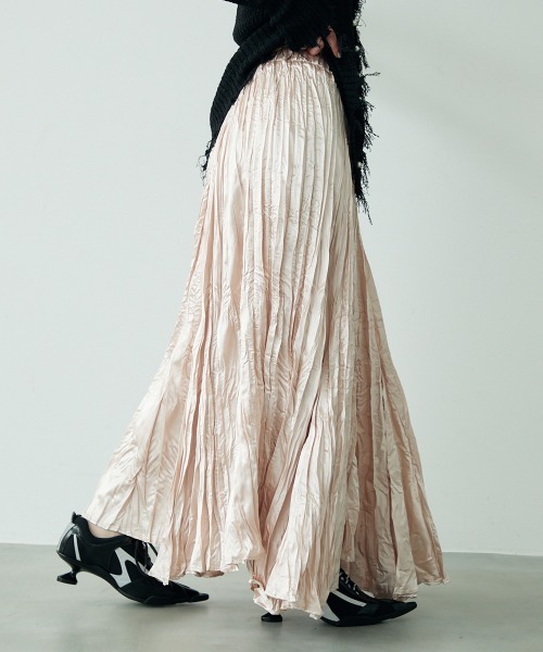 Clum(クルム)の「Crinkle flare long skirt / クリンクルフレアロングスカート(スカート・レディース・ブラック/ピンクベージュ・FREE)」の17枚目の写真