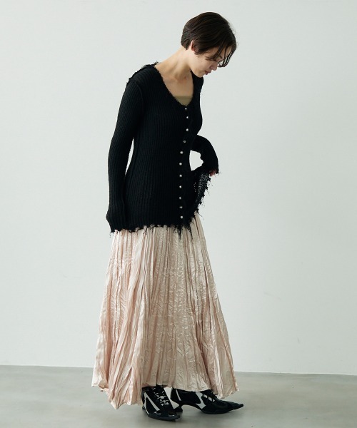 Clum(クルム)の「Crinkle flare long skirt / クリンクルフレアロングスカート(スカート・レディース・ブラック/ピンクベージュ・FREE)」の4枚目の写真