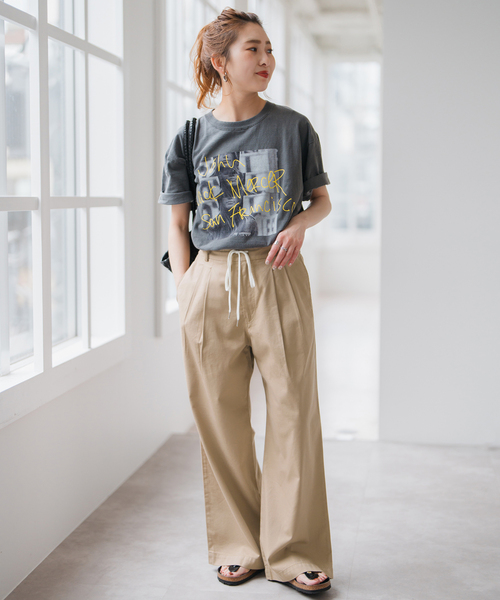Spick & Span(スピックアンドスパン)の「《WEB限定 / 追加》コットンレーヨンドロストフレアパンツ(その他パンツ・レディース・ベージュ/ネイビー・36/38)」の3枚目の写真