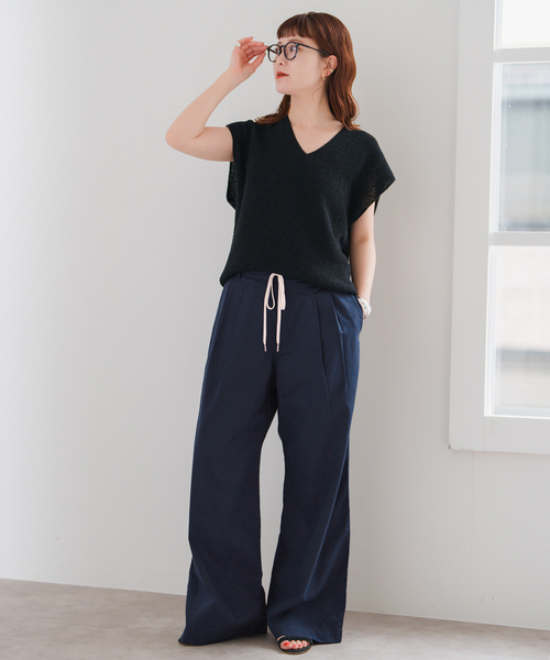Spick & Span(スピックアンドスパン)の「《WEB限定 / 追加》コットンレーヨンドロストフレアパンツ(その他パンツ・レディース・ベージュ/ネイビー・36/38)」の5枚目の写真
