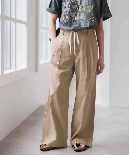 Spick & Span(スピックアンドスパン)の「《WEB限定 / 追加》コットンレーヨンドロストフレアパンツ(その他パンツ・レディース・ベージュ/ネイビー・36/38)」の6枚目の写真