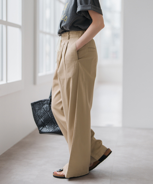 Spick & Span(スピックアンドスパン)の「《WEB限定 / 追加》コットンレーヨンドロストフレアパンツ(その他パンツ・レディース・ベージュ/ネイビー・36/38)」の7枚目の写真
