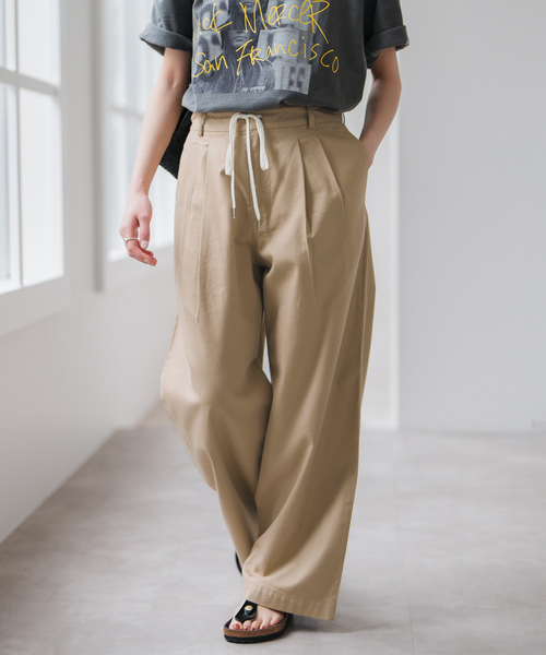 Spick & Span(スピックアンドスパン)の「《WEB限定 / 追加》コットンレーヨンドロストフレアパンツ(その他パンツ・レディース・ベージュ/ネイビー・36/38)」の11枚目の写真