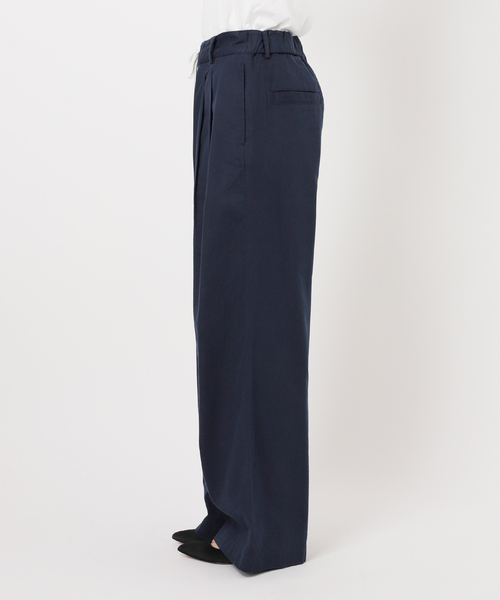 Spick & Span(スピックアンドスパン)の「《WEB限定 / 追加》コットンレーヨンドロストフレアパンツ(その他パンツ・レディース・ベージュ/ネイビー・36/38)」の22枚目の写真