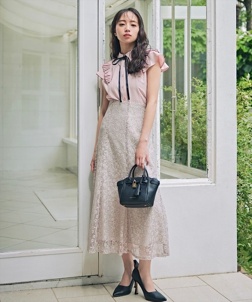 SWINGLE（スウィングル）の「【日本製】シャイニーフラワーレーススカート（スカート・レディース・ピンク/ネイビー/ベージュ・MEDIUM/SMALL）」の4枚目の写真