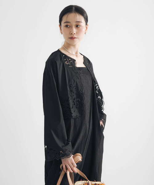 新品　お値下げ　URBAN RESRCH カットワークレース 黒ブラウス セール】カットワークレース刺繍ブラウス（シャツ/ブラウス