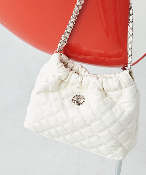 GYDA（ジェイダ）の「GYDA(ジェイダ)チェーントートバッグ GY-B356 ダブルキルティング（トートバッグ・レディース・アイボリー/ブラック/レッド・FREE）」の2枚目の写真