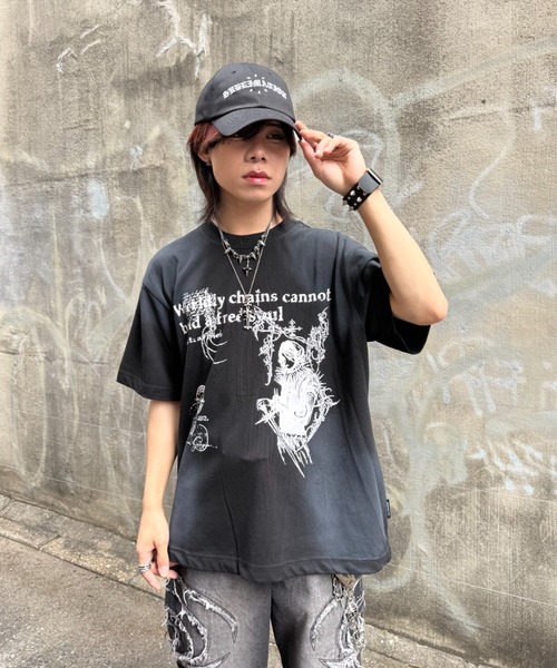 ATMARK(アットマーク)の「《2サイズ展開 / UNISEX 》オーバーサイズ スプレー加工 アソートT(Tシャツ/カットソー・メンズ・ブラック/グレー/ベージュ/ブラック系1・MEDIUM/LARGE)」の2枚目の写真