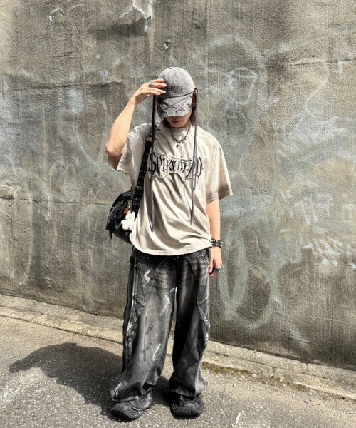 ATMARK(アットマーク)の「《2サイズ展開 / UNISEX 》オーバーサイズ スプレー加工 アソートT(Tシャツ/カットソー・メンズ・ブラック/グレー/ベージュ/ブラック系1・MEDIUM/LARGE)」の5枚目の写真