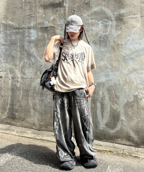 ATMARK(アットマーク)の「《2サイズ展開 / UNISEX 》オーバーサイズ スプレー加工 アソートT(Tシャツ/カットソー・メンズ・ブラック/グレー/ベージュ/ブラック系1・MEDIUM/LARGE)」の7枚目の写真